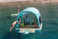 Water-Friendly Sun Shades Image 1