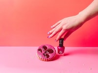 Pastry Chef-Approved Nail Polishes Image 2