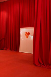 Monochromatic Experiential Retail Events Image 2