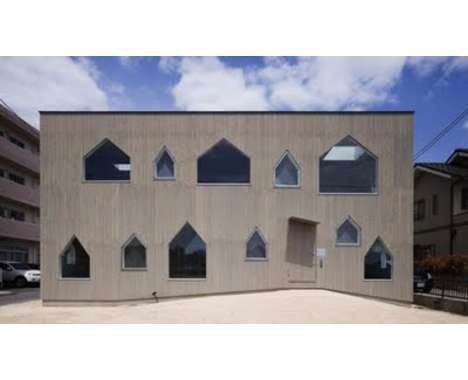 15 Odd Architectural Windows