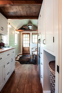 Cottage-Style Tiny Homes Image 4
