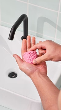 Gummy Facial Washes Image 3