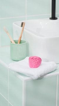 Gummy Facial Washes Image 4