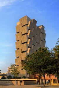 Climate-Responsive Housing Image 2