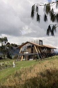 Hillside Retreat Architecture Image 3