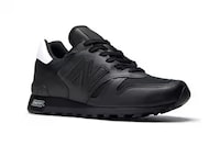 Stealthy Black Runners Image 3