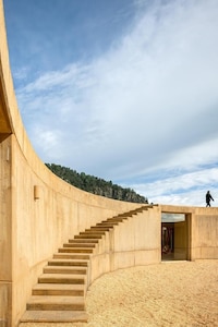 Stunning Solar Clock-Inspired Houses Image 2
