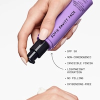 Hydrating Acne-Safe Sunscreens Image 2