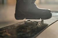 Magnetic Binding-Free Snowboards Image 4