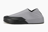 Adaptable Travel-Friendly Footwear Styles Image 2