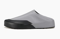 Adaptable Travel-Friendly Footwear Styles Image 3