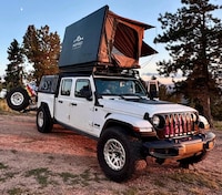 Lightweight Cubic Rooftop Tents Image 4