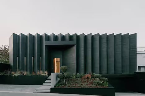 Inward-Focused House Architecture