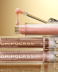 Metallics-Forward Makeup Capsules Image 3