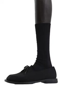Fashionable Sculptural Lace-Ups Image 5