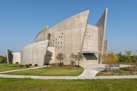 Curved Concrete Chapels Image 2