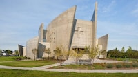 Curved Concrete Chapels Image 3