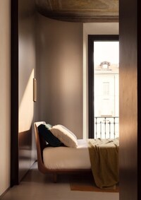 Leather Upholstered Beds Image 2