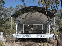 Cantilevered Bush Retreats Image 2