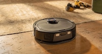 Pet Fur Robot Vacuums Image 1