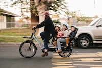 Family-Friendly Urbanite eBikes Image 2