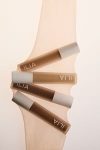 Lightweight Skin-Blurring Concealers Image 1