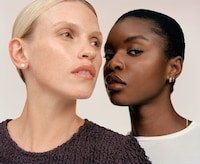 Lightweight Skin-Blurring Concealers Image 3