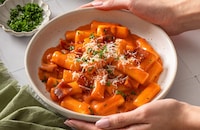 Spicy-Sweet Korean Rice Cakes Image 1