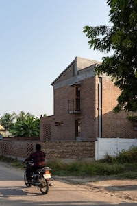 Courtyard Brick Houses Image 2