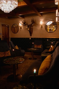 Sophisticated Members-Only Cocktail Lounges Image 2