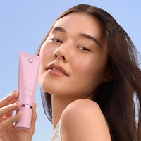 Milky Hydrating Sunscreens Image 2