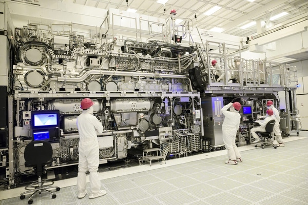 High-NA EUV Lithography Tools