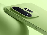 Compact Flagship Phones Image 3