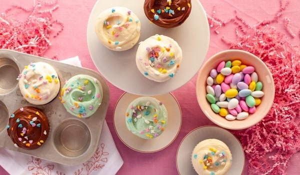Limited-Edition Holiday Dessert Lineups