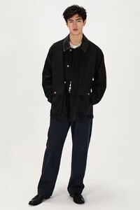 Minimal Vintage Wardrobe Image 2