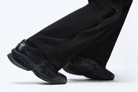 Wear-Evolving Sneakers