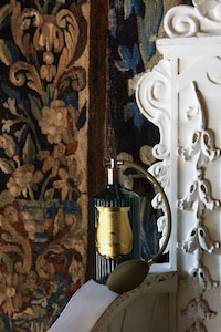 Opulent Royalty-Inspired Scents Image 4