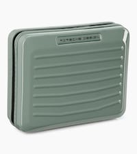 Motorsport-Inspired Travel Accessories Image 2