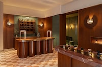 Layered Perfume Office Interiors Image 2