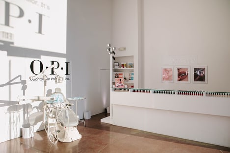 Large-Scale Nail Polish Experiences