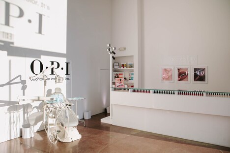 Large-Scale Nail Polish Experiences