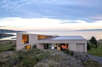 Rock-Framed Coastal Houses Image 3