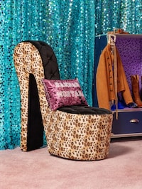 Y2K Pop Star Accommodations Image 4