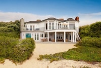 Y2K Pop Star Accommodations Image 6