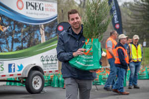 Tree Gifting Initiatives Article Thubnail