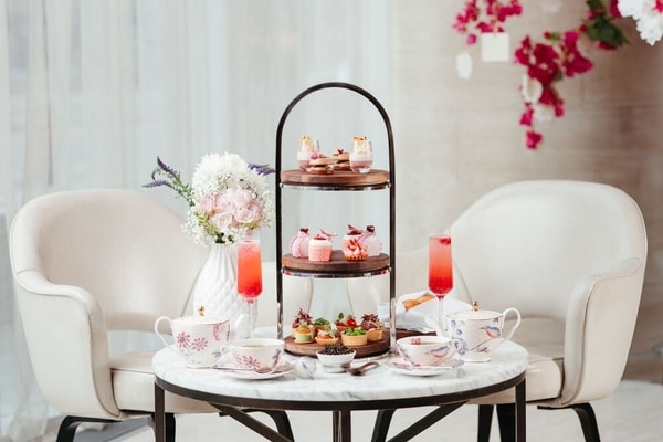 Elegant Spring-Forward Experiences