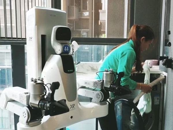 AI-Powered Humanoid Robot Cleaners