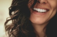 Vibration-Activated Whitening Powders