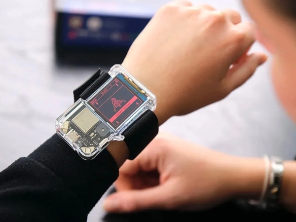 Space-Inspired Programmable Smartwatches