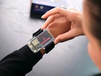 Space-Inspired Programmable Smartwatches Image 2